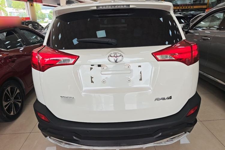 Used Toyota RAV4 2015 2.0L CVT Two-Wheel Drive Fashion Edition Rear
