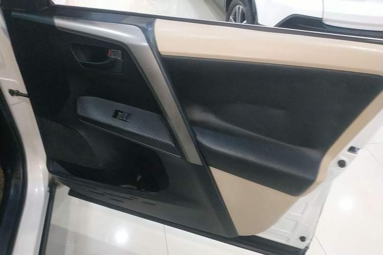 Used Toyota RAV4 2015 2.0L CVT Two-Wheel Drive Urban Edition Right Front Door Interior