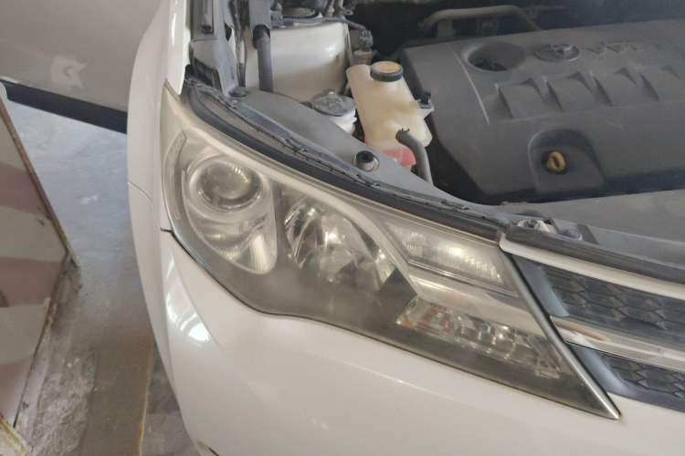 Used Toyota RAV4 2015 2.0L CVT Two-Wheel Drive Fashion Edition Right Front Headlight