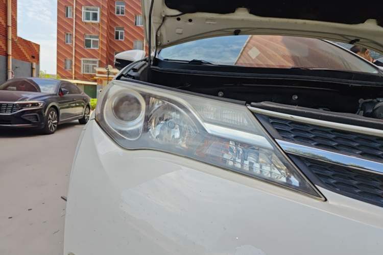 Used Toyota RAV4 2015 2.0L CVT Four-Wheel Drive New Edition Right Front Headlight