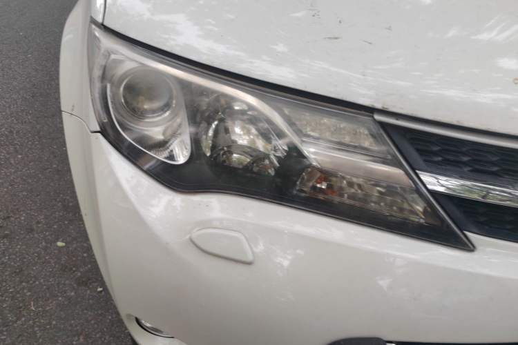 Used Toyota RAV4 2015 2.5L Automatic 4x4 Elite Edition Right Front Headlight