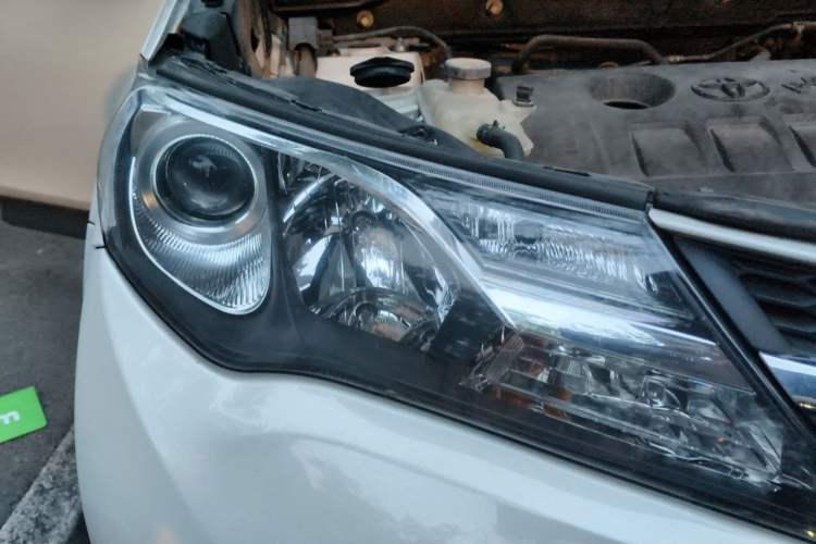Used Toyota RAV4 2015 2.0L CVT Two-Wheel Drive Fashion Edition Right Front Headlight