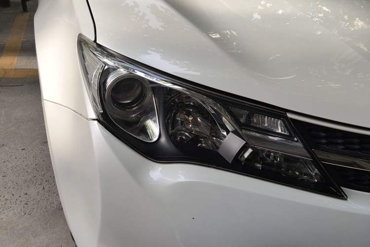 Used Toyota RAV4 2015 2.0L CVT Two-Wheel Drive Fashion Edition Right Front Headlight