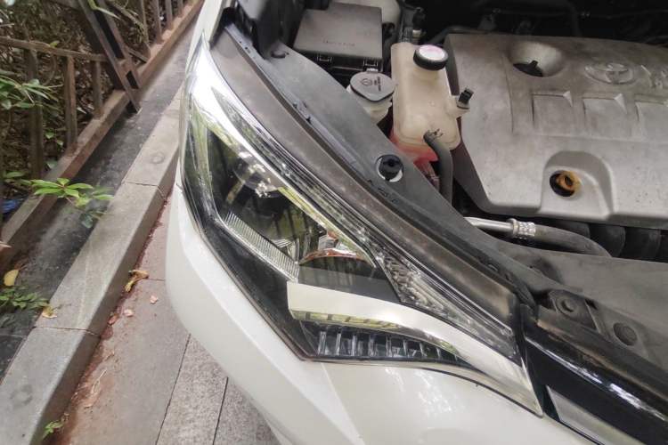 Used Toyota RAV4 2015 2.0L CVT Two-Wheel Drive Fashion Edition Right Front Headlight