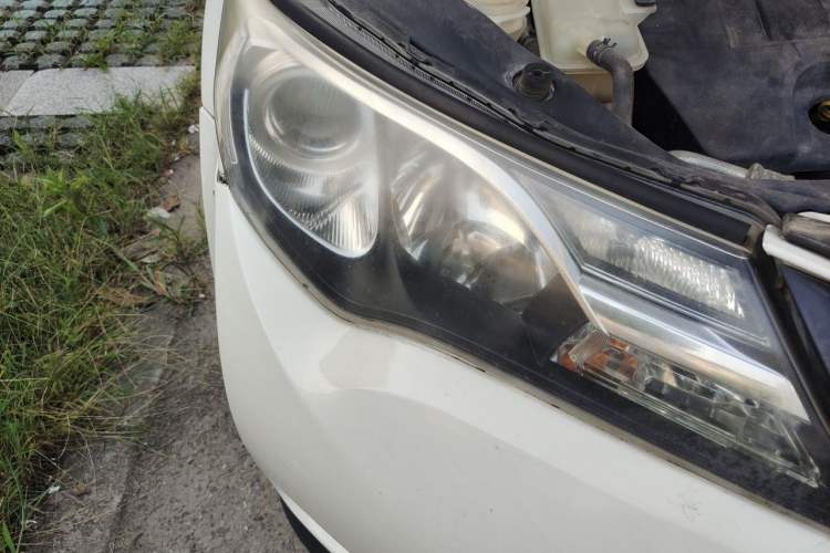 Used Toyota RAV4 2015 2.0L CVT Two-Wheel Drive Urban Edition Right Front Headlight