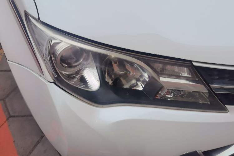Used Toyota RAV4 2015 2.0L CVT Two-Wheel Drive Fashion Edition Right Front Headlight