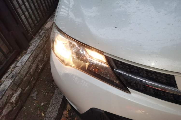 Used Toyota RAV4 2015 2.0L CVT Two-Wheel Drive Fashion Edition Right Front Headlight