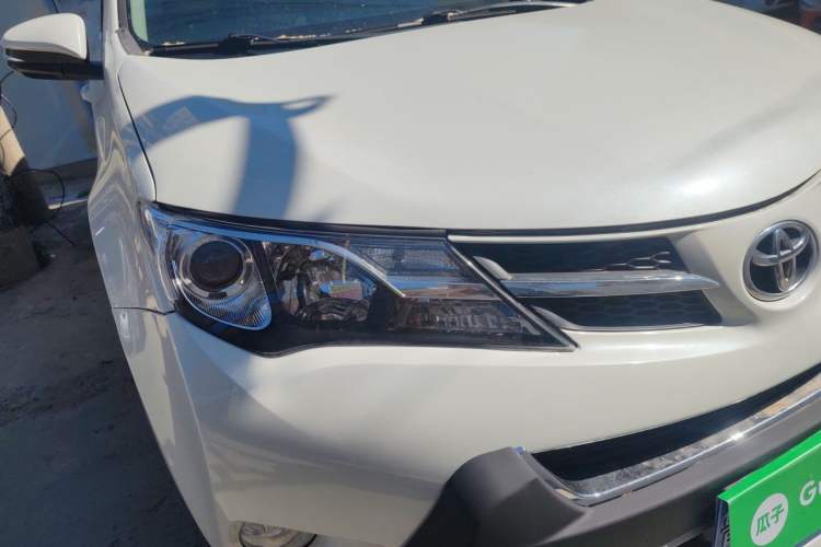 Used Toyota RAV4 2015 2.0L CVT Two-Wheel Drive Urban Edition Right Front Headlight
