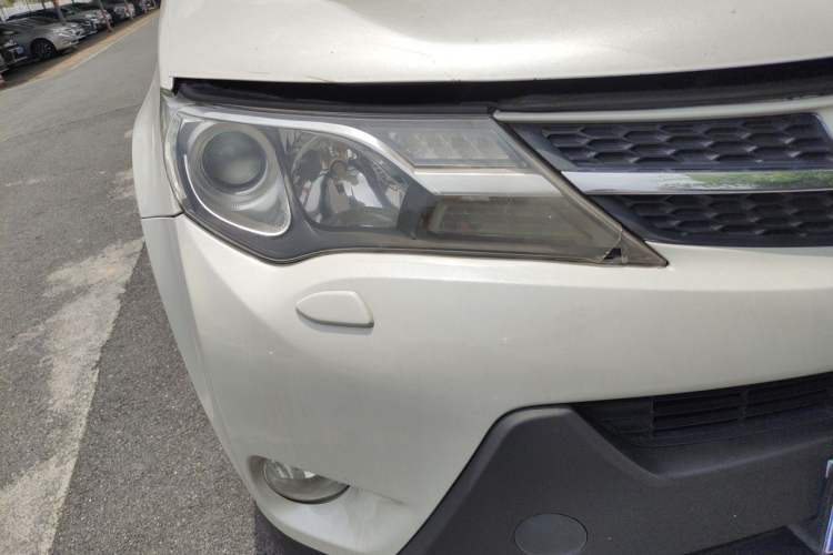 Used Toyota RAV4 2015 2.5L Automatic 4x4 Elite Edition Right Front Headlight