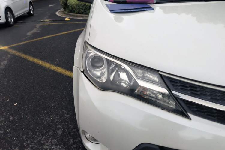 Used Toyota RAV4 2015 2.0L CVT Two-Wheel Drive Fashion Edition Right Front Headlight