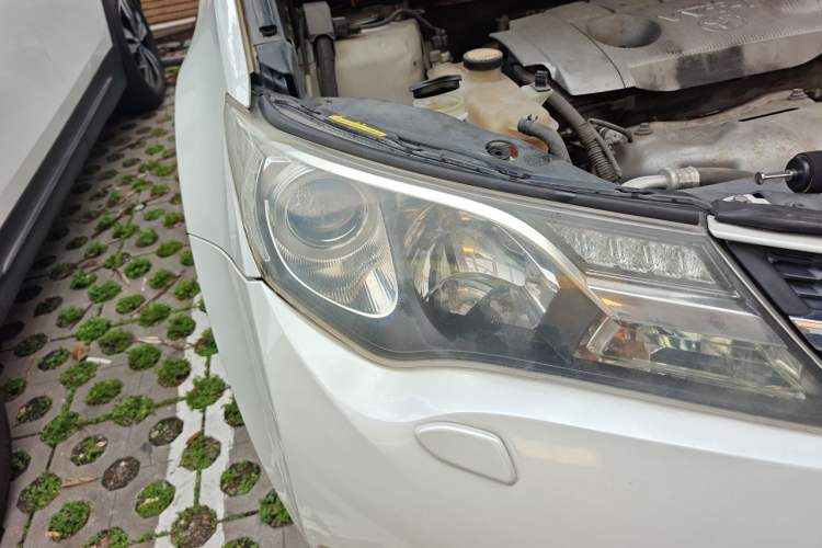 Used Toyota RAV4 2015 2.5L Automatic 4x4 Elite Edition Right Front Headlight