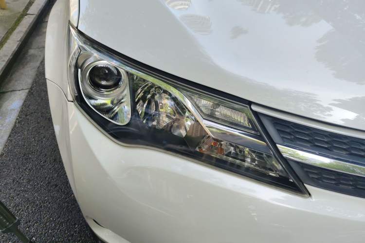 Used Toyota RAV4 2015 2.0L CVT Two-Wheel Drive Fashion Edition Right Front Headlight