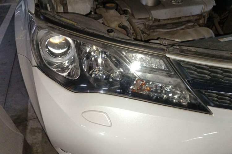 Used Toyota RAV4 2015 2.5L Automatic 4x4 Elite Edition Right Front Headlight