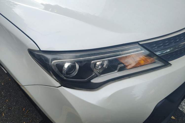 Used Toyota RAV4 2015 2.0L CVT Two-Wheel Drive Fashion Edition Right Front Headlight