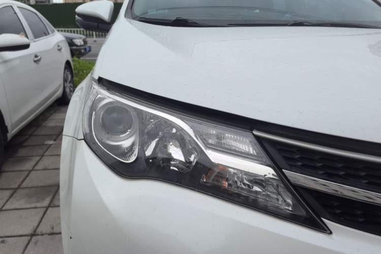 Used Toyota RAV4 2015 2.0L CVT Two-Wheel Drive Fashion Edition Right Front Headlight