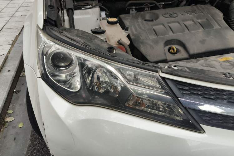 Used Toyota RAV4 2015 2.0L CVT Two-Wheel Drive Urban Edition Right Front Headlight