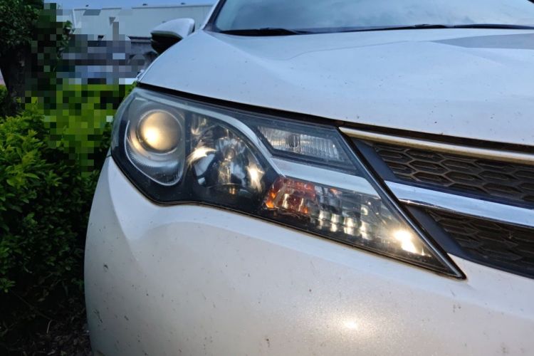 Used Toyota RAV4 2015 2.0L CVT Two-Wheel Drive Fashion Edition Right Front Headlight
