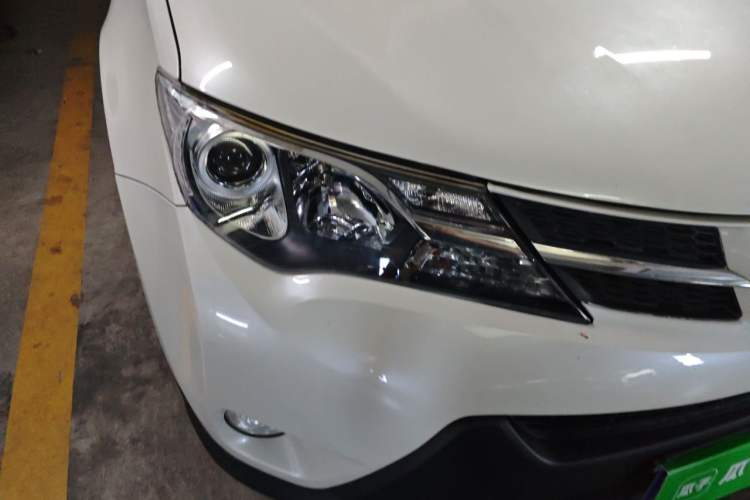 Used Toyota RAV4 2015 2.0L CVT Two-Wheel Drive Fashion Edition Right Front Headlight