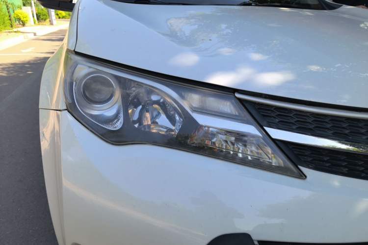 Used Toyota RAV4 2015 2.0L CVT Two-Wheel Drive Fashion Edition Right Front Headlight