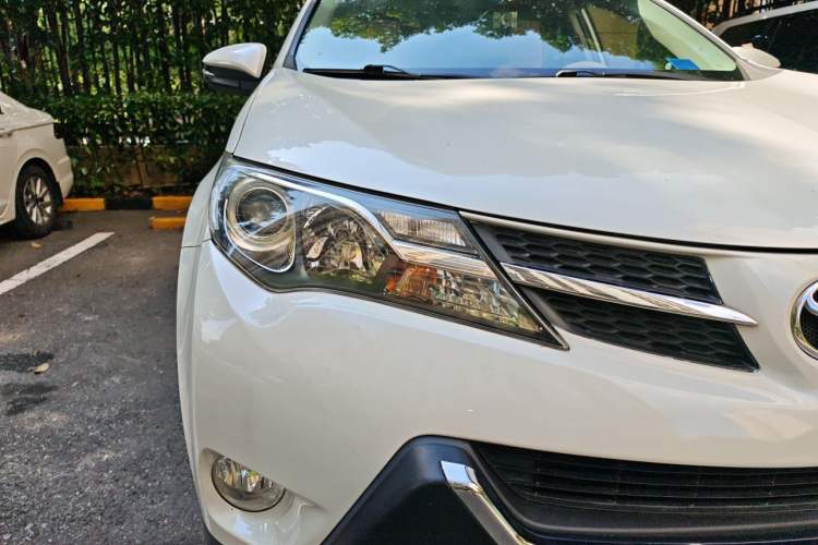 Used Toyota RAV4 2015 2.0L CVT Two-Wheel Drive Fashion Edition Right Front Headlight