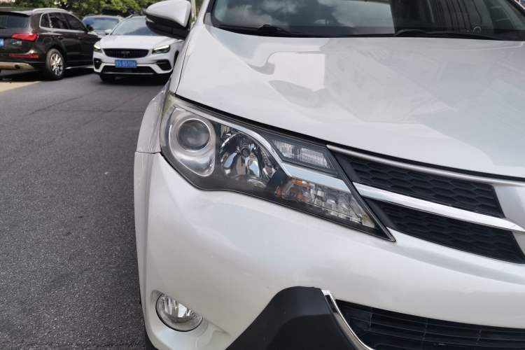 Used Toyota RAV4 2015 2.0L CVT Two-Wheel Drive Fashion Edition Right Front Headlight
