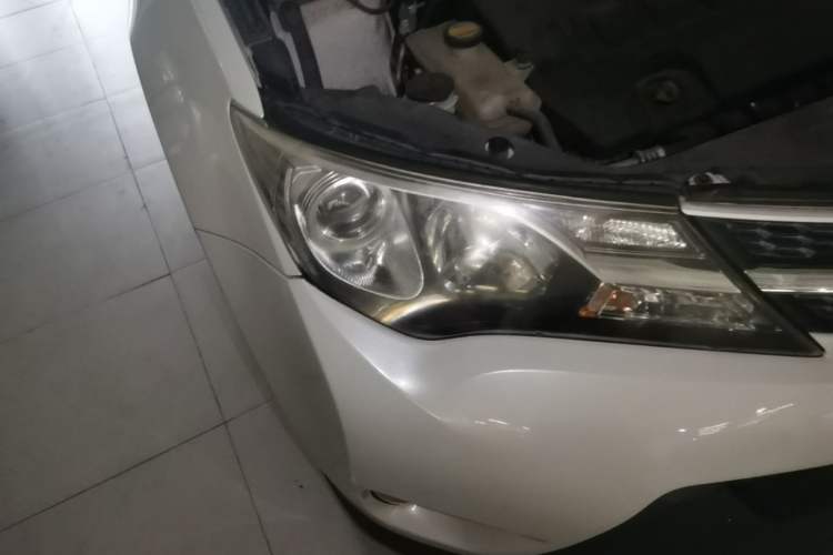 Used Toyota RAV4 2015 2.0L CVT Two-Wheel Drive Fashion Edition Right Front Headlight
