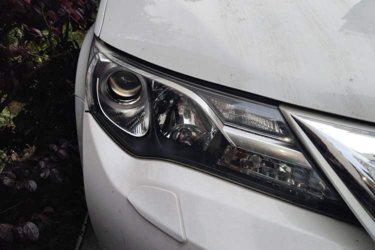 Used Toyota RAV4 2015 2.0L CVT Two-Wheel Drive Fashion Edition Right Front Headlight