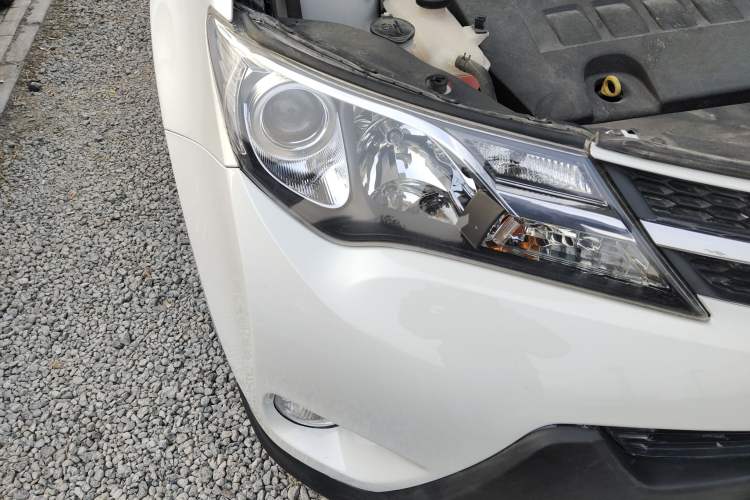Used Toyota RAV4 2015 2.0L CVT Four-Wheel Drive New Edition Right Front Headlight