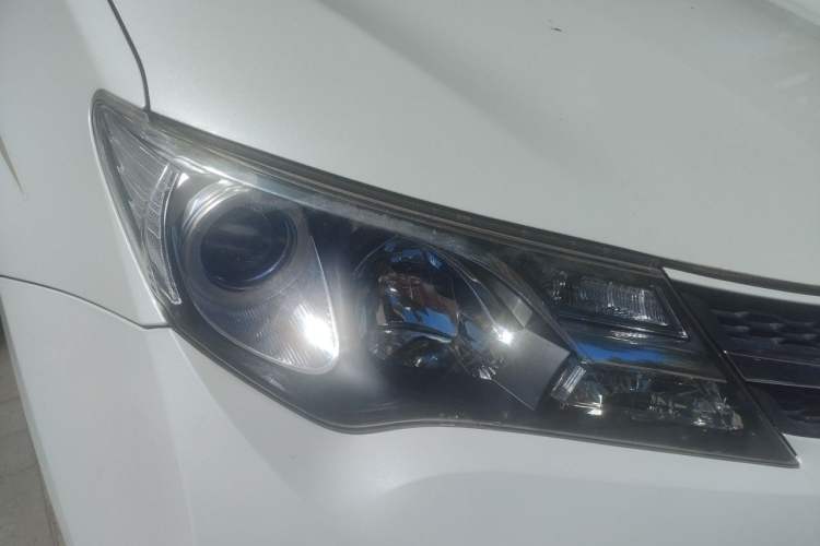 Used Toyota RAV4 2015 2.0L CVT Two-Wheel Drive Fashion Edition Right Front Headlight