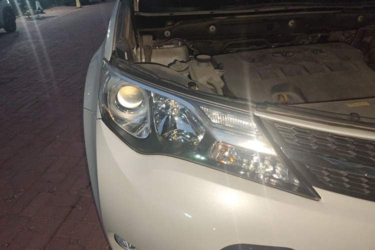 Used Toyota RAV4 2015 2.0L CVT Two-Wheel Drive Fashion Edition Right Front Headlight