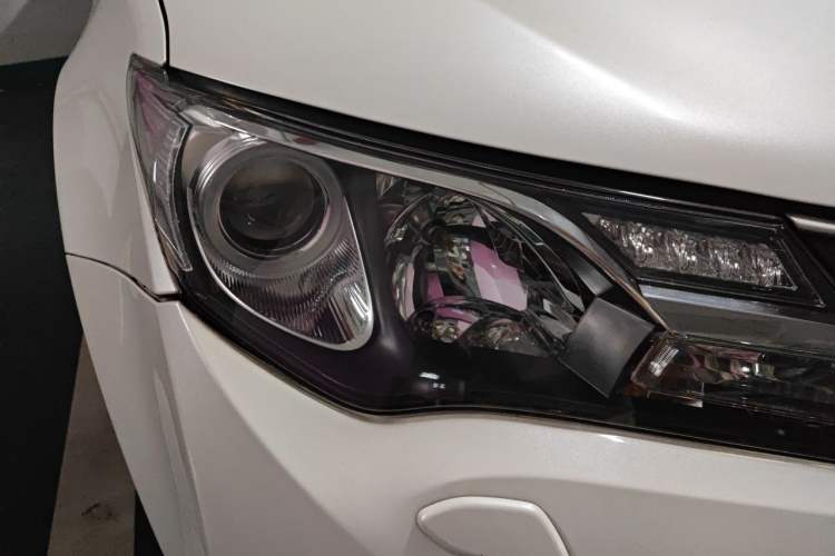 Used Toyota RAV4 2015 2.5L Automatic 4x4 Elite Edition Right Front Headlight