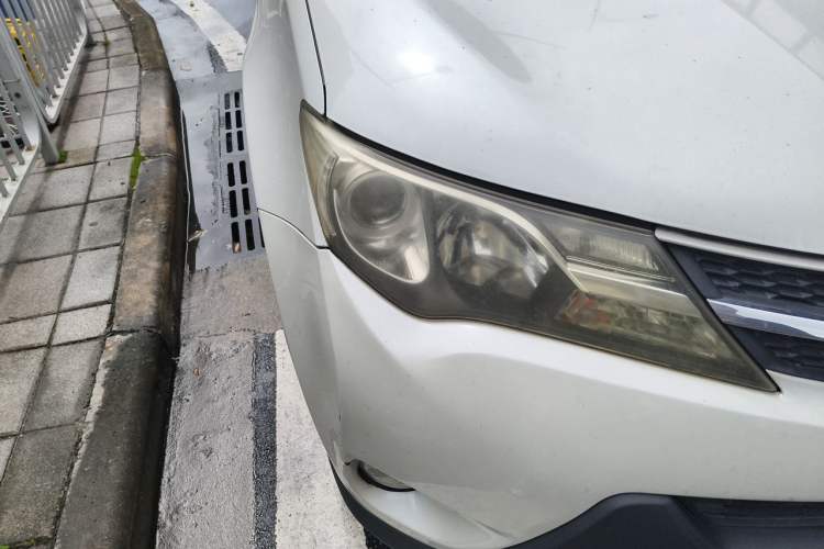 Used Toyota RAV4 2015 2.0L CVT Two-Wheel Drive Fashion Edition Right Front Headlight