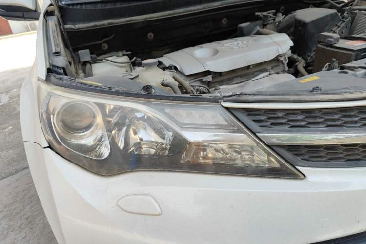 Used Toyota RAV4 2015 2.5L Automatic 4x4 Elite Edition Right Front Headlight