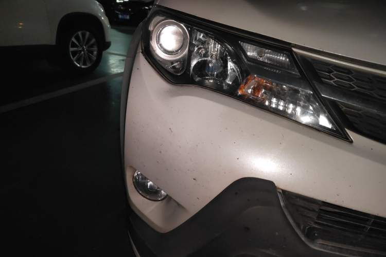 Used Toyota RAV4 2015 2.0L CVT Two-Wheel Drive Fashion Edition Right Front Headlight