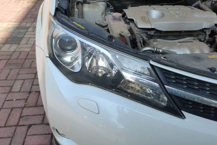 Used Toyota RAV4 2015 2.5L Automatic 4x4 Elite Edition Right Front Headlight