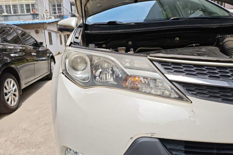 Used Toyota RAV4 2015 2.0L CVT Two-Wheel Drive Fashion Edition Right Front Headlight