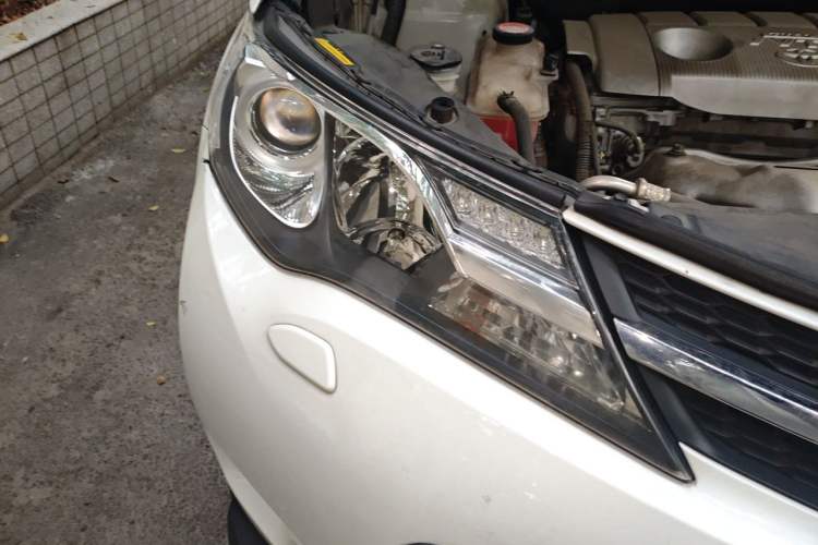 Used Toyota RAV4 2015 2.5L Automatic 4x4 Elite Edition Right Front Headlight