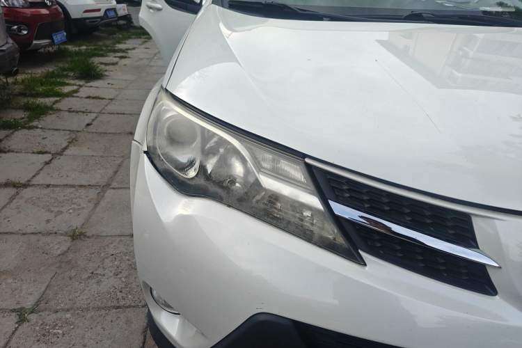 Used Toyota RAV4 2015 2.0L CVT Two-Wheel Drive Fashion Edition Right Front Headlight