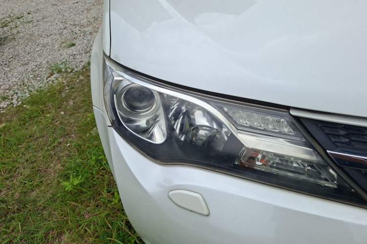Used Toyota RAV4 2015 2.5L Automatic 4x4 Elite Edition Right Front Headlight