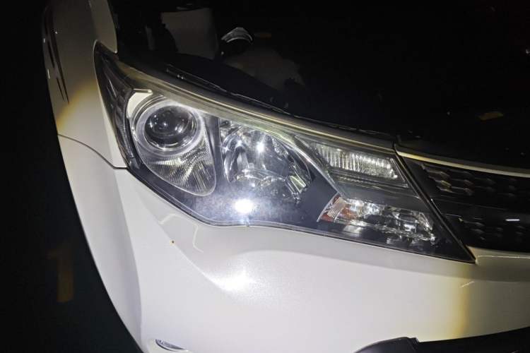 Used Toyota RAV4 2015 2.0L CVT Two-Wheel Drive Fashion Edition Right Front Headlight