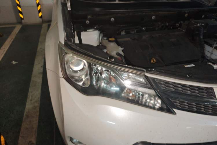 Used Toyota RAV4 2015 2.0L CVT Two-Wheel Drive Fashion Edition Right Front Headlight