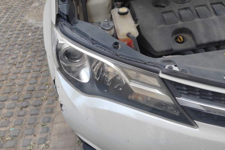 Used Toyota RAV4 2015 2.0L CVT Two-Wheel Drive Urban Edition Right Front Headlight