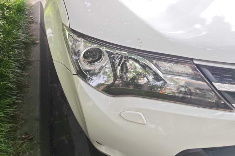 Used Toyota RAV4 2015 2.5L Automatic 4x4 Elite Edition Right Front Headlight