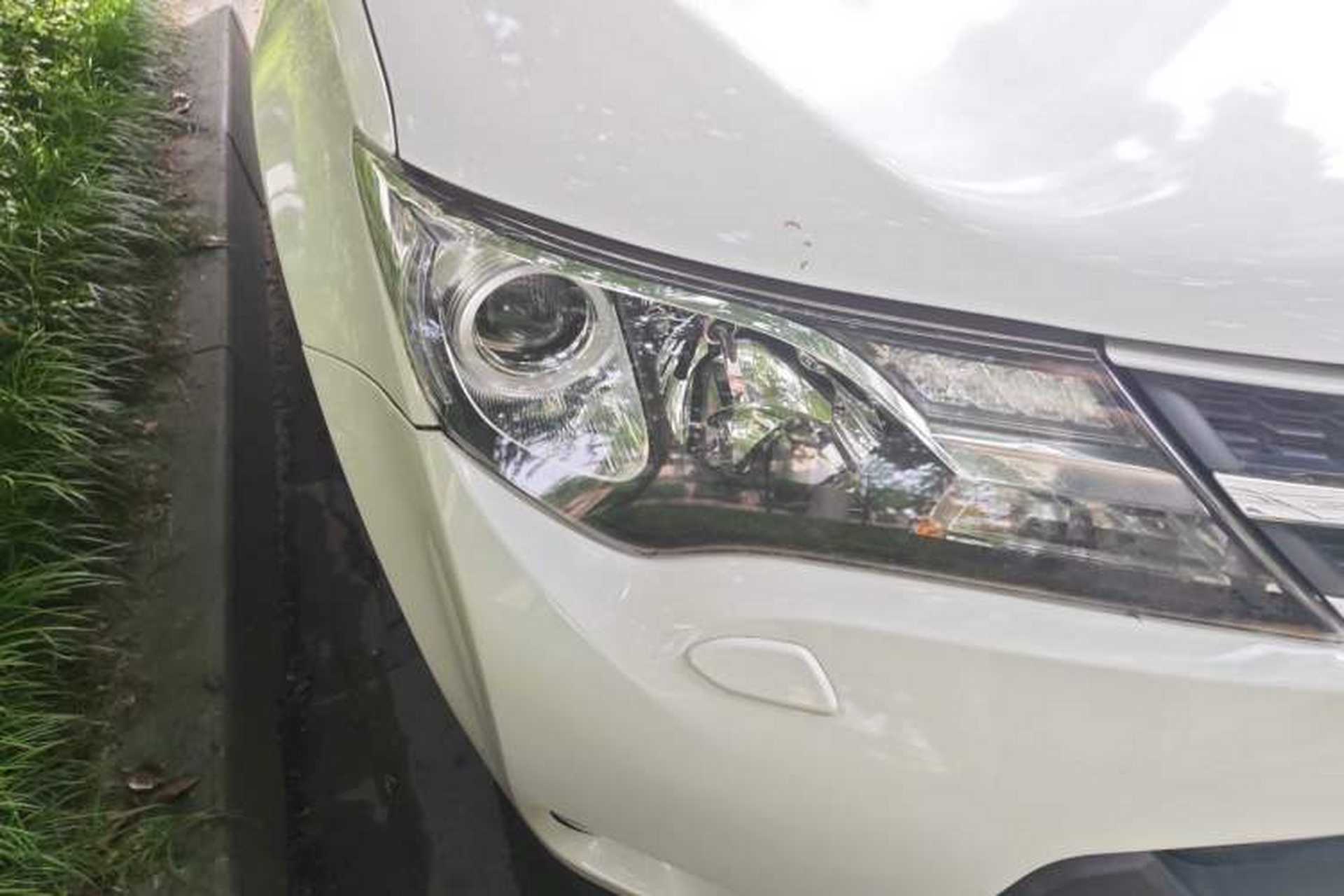 Used Toyota RAV4 2015 2.5L Automatic 4x4 Elite Edition Right Front Headlight