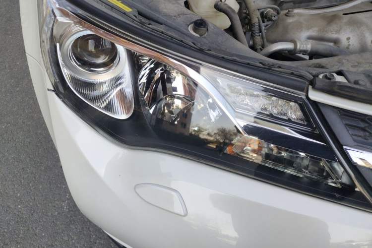 Used Toyota RAV4 2015 2.5L Automatic 4x4 Elite Edition Right Front Headlight