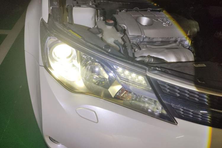 Used Toyota RAV4 2015 2.5L Automatic 4x4 Elite Edition Right Front Headlight