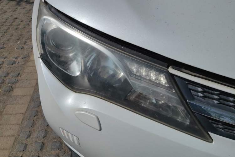 Used Toyota RAV4 2015 2.5L Automatic 4x4 Elite Edition Right Front Headlight