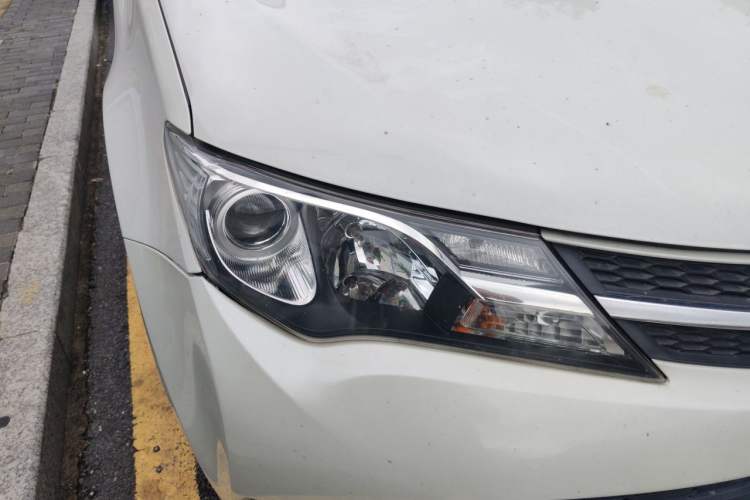Used Toyota RAV4 2015 2.0L CVT Two-Wheel Drive Fashion Edition Right Front Headlight