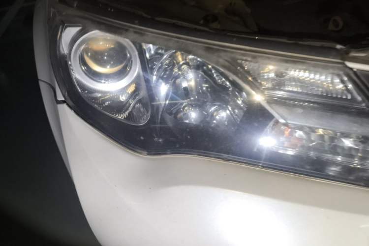 Used Toyota RAV4 2015 2.0L CVT Two-Wheel Drive Fashion Edition Right Front Headlight