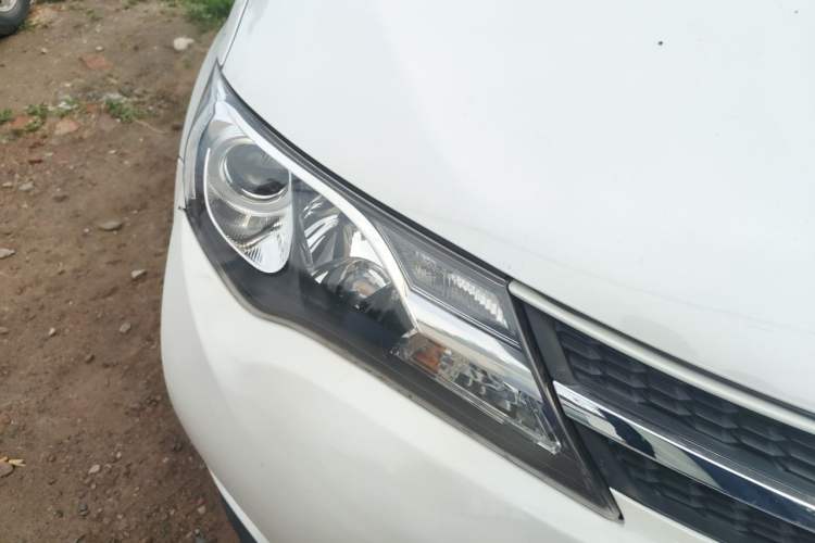 Used Toyota RAV4 2015 2.0L CVT Two-Wheel Drive Fashion Edition Right Front Headlight